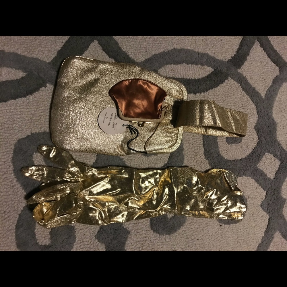 Purse and gloves